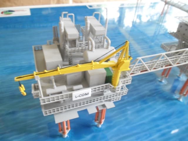 Oil and gas rig scale model for technical stakeholder presentations by Pola Raya Studio