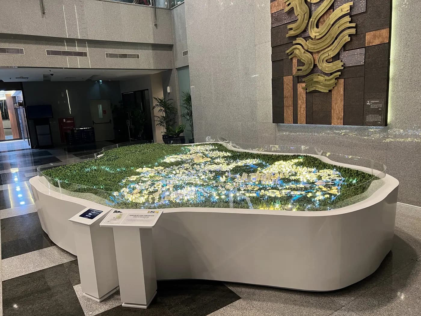 Smart maquette IKN Pola Raya untuk diskusi proyek kompleks