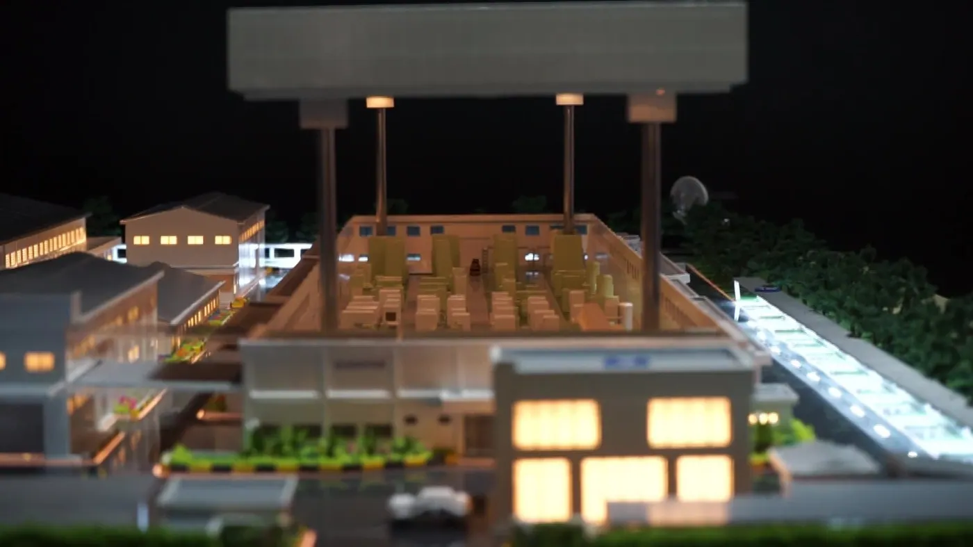 Maket industri dengan pencahayaan sebagai bukti kemampuan smart presentation Pola Raya Studio